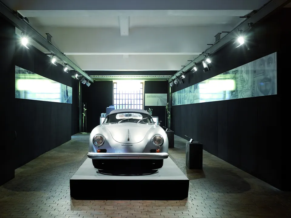 Historischer Porsche 356 mit Reutter-Karosserie in der Recaro-Jubiläumsausstellung